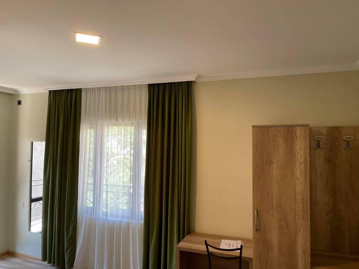 Soso Burduli'S Guesthouse คัซเบกี ภายนอก รูปภาพ