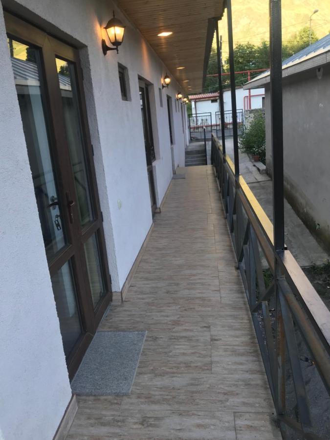 Soso Burduli'S Guesthouse คัซเบกี ภายนอก รูปภาพ