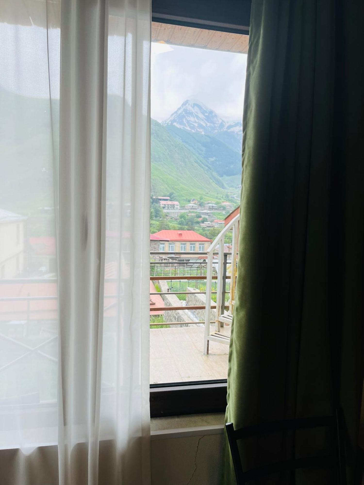 Soso Burduli'S Guesthouse คัซเบกี ภายนอก รูปภาพ