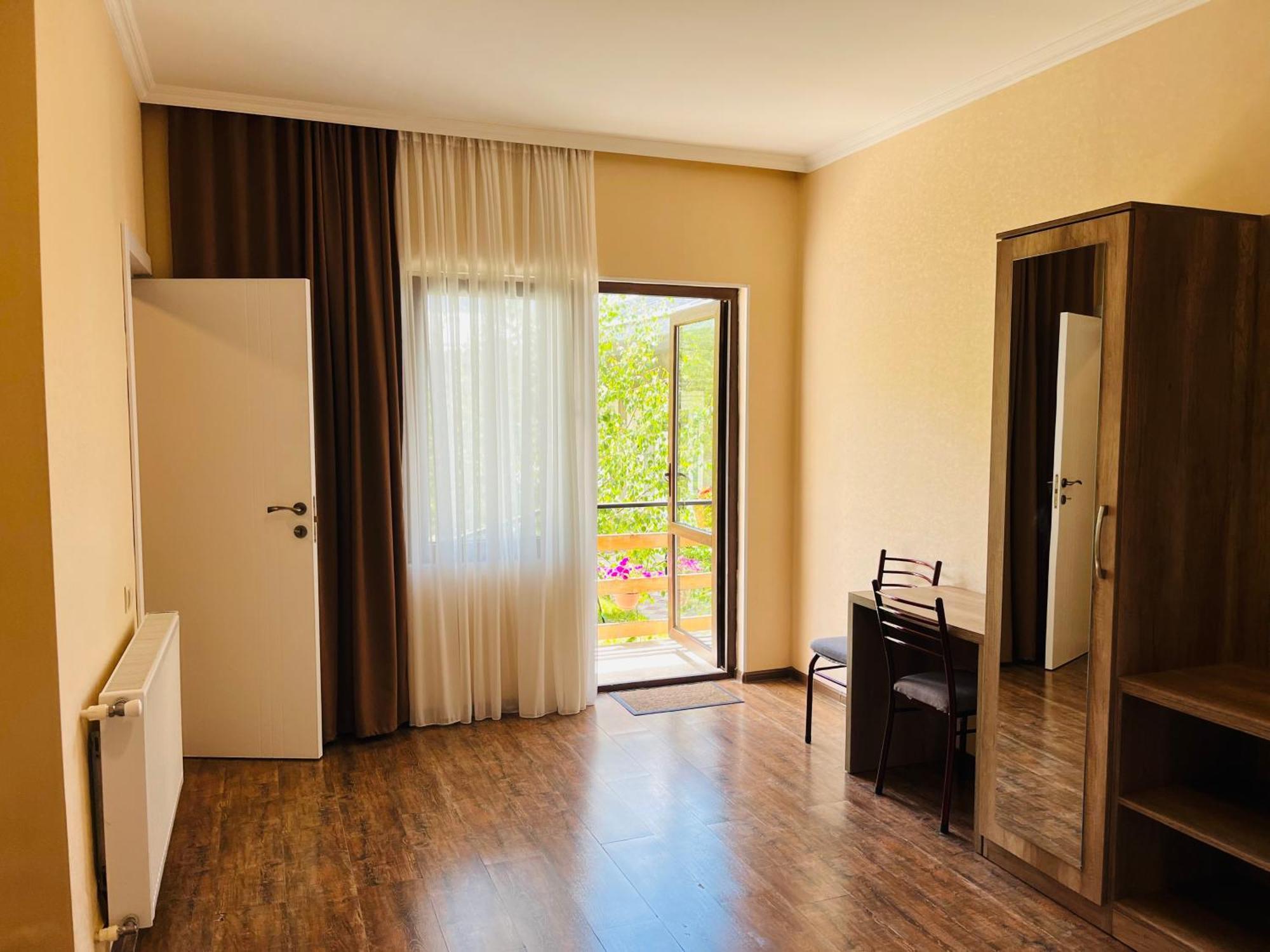 Soso Burduli'S Guesthouse คัซเบกี ภายนอก รูปภาพ
